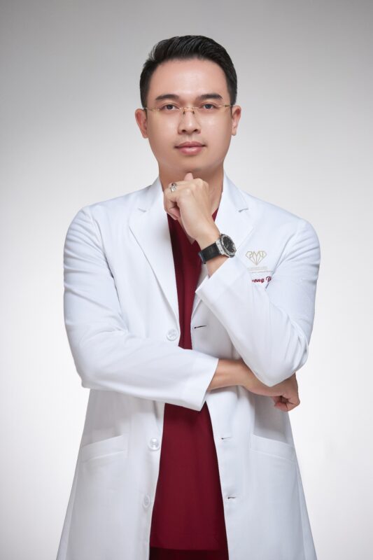 Bác sĩ 'triệu view' thử sức start-up bảo vệ môi trường, khám bệnh từ xa